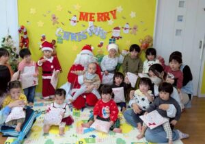 パート/子育て支援員　定員15名の小規模保育園で保育補助のお仕事です👶🍼資格支援制度あり💪✨【グリーンストック株式会社・グリーンストック保育園・鈴鹿市】 イメージ